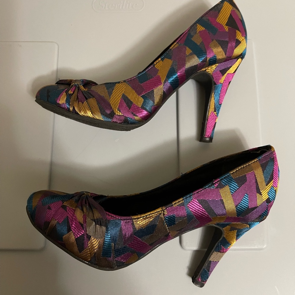 Rocket Dog Multi-Color Pumps - Picture 2 of 10